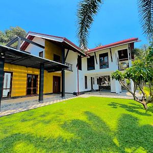Sri Lanka Villa Dsr , Wennappuwa Exterior photo