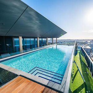 Sleek 1-Bed Apartment With Rooftop Pool Brisbane Exterior photo