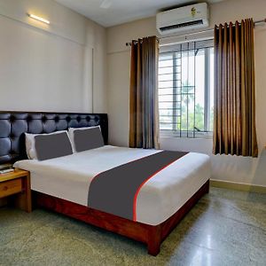 Collection O Premium Crystal Residency Hotel Kochi Exterior photo