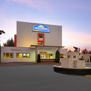 Howard Johnson By Wyndham Toluca Exterior photo