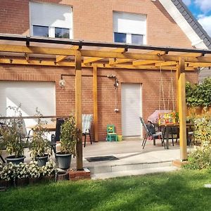 Gemutliches Haus Mit Parkplatz Terrasse Und Gasgrill Villa Hannover Exterior photo