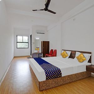 Spot On Krishna Hotel & Rooms Rajpipla Exterior photo