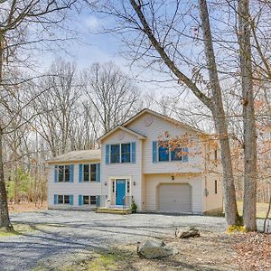 Tree-Lined East Stroudsburg Retreat With Fire Pit! Villa Exterior photo
