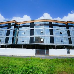 Oyo Vattekad Residency Hotel Kochi Exterior photo