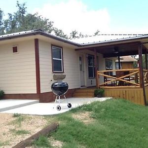 Thunderbird Lodge Burnet Exterior photo