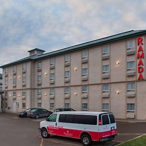 Ramada By Wyndham Red Deer Hotel & Suites Exterior photo