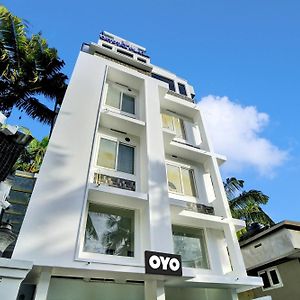 Super Oyo Flagship Crystal Executive Suites Kochi Exterior photo