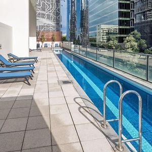 Stylish City Getaway With Pool Gym & Parking Brisbane Exterior photo
