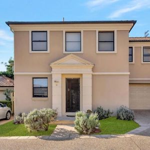 3Brm Townhouse In Ashmore With Pool In Complex Gold Coast Exterior photo