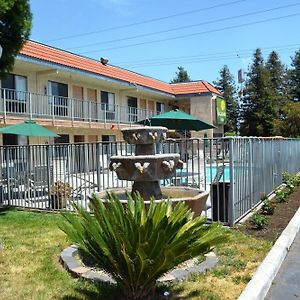 Vagabond Inn Fresno Exterior photo