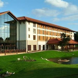 Chessington Hotel Exterior photo