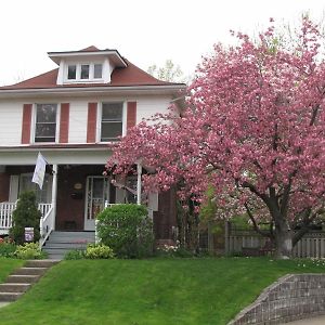 Strathaird Bed And Breakfast Niagara Falls Exterior photo