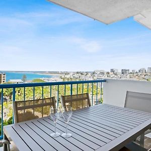 Spacious Apt Excellent Location A Holiday Fav Caloundra Exterior photo