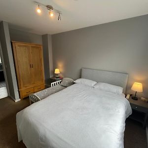 Double Bed Room + Toddler Bed For Kid Dublin Exterior photo