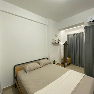 Minimalist Room At The Nest Apartment By Popobella Near Puri Indah West Jakarta Exterior photo