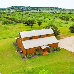 Cozy Strawn Cabin With Pool Access - Near Lake! Exterior photo