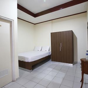 Reddoorz @ Mampang 23 Hotel Pancoran Room photo