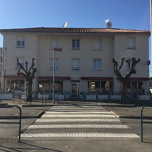 Le Logis Dauphinois Hotel Roussillon  Exterior photo