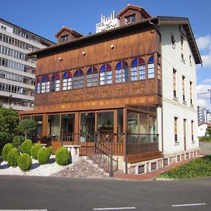 Hotel Castillo De Gauzon Salinas  Exterior photo