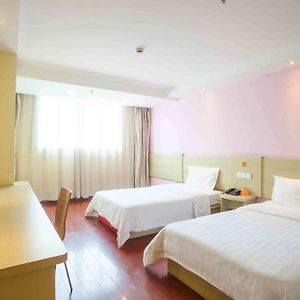 7Days Inn Nanchang Railway Station Square Room photo