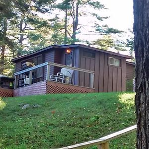 The Pines Cottage Resort Oxtongue Lake Room photo