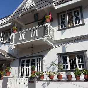 Gloria Homestay Kochi Exterior photo