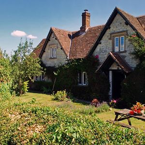 Dove Cottage Bed And Breakfast Calne Exterior photo