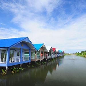 Baanchaynamm Resort Bangkok Exterior photo