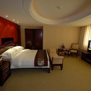 Luoyang Quanjude Hotel Room photo