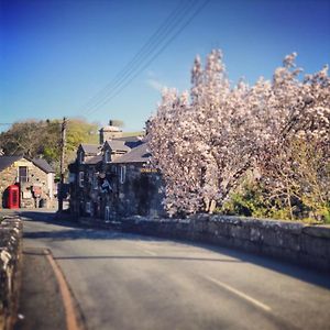 Victoria Inn Llanbedr  Exterior photo