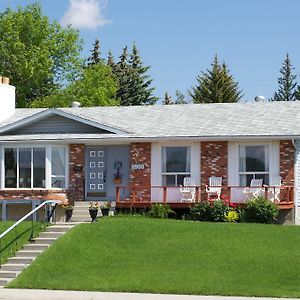 Cozy Nest Bed & Breakfast Calgary Exterior photo