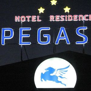 Hotel Residence Pegaso Montepaone Lido Exterior photo