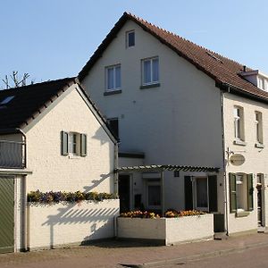 Walnut Lodge Bed & Breakfast Noorbeek Exterior photo