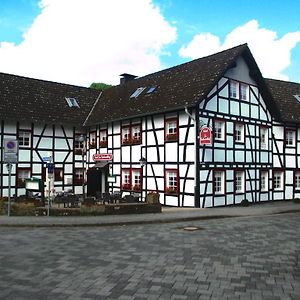 Garni Hotel Im Fachwerkhof Einruhr Exterior photo