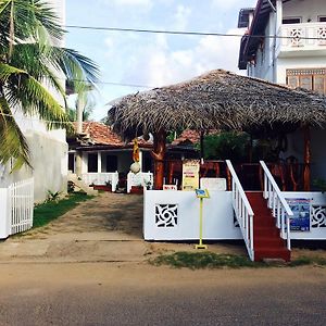 Sea Side Guest House Tangalle Exterior photo