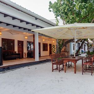 Surf Deck Hotel Thulusdhoo Exterior photo