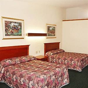 Lehrs Motel Augusta Room photo