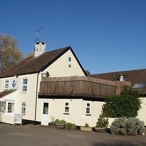 Anchor Inn Oake Exterior photo