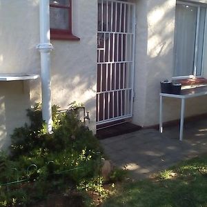 3 Lavenders Bed & Breakfast Bloemfontein Exterior photo