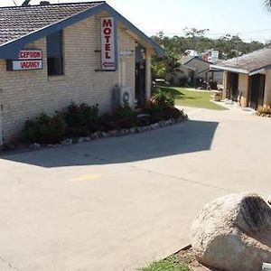 Gladstone Village Motel Clinton Exterior photo