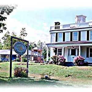 Homestead Motel And Cottages Ellsworth Exterior photo