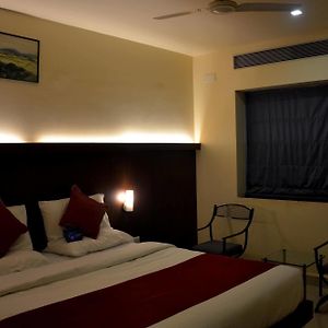 Oyo Premium Hubli Dharwad Highway Hotel Exterior photo