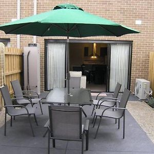 Insaa Serviced Apartments Dandenong Mount Dandenong Exterior photo