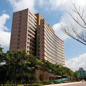 Celebrity Hotel Qingdao Exterior photo