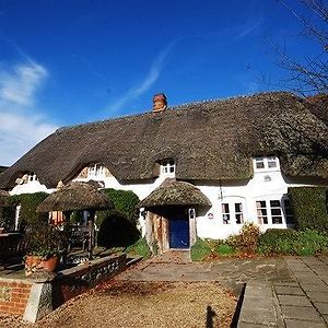 The Hatchet Inn Andover Exterior photo