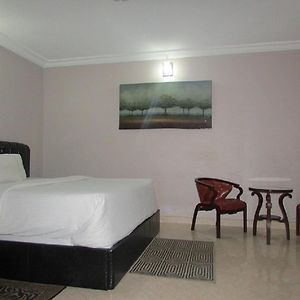 Bex Suites And Spa Enugu Exterior photo