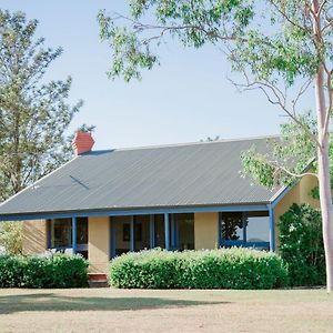 Tranquil Vale Vineyard Hotel Luskintyre Exterior photo