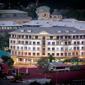 The Quadrant Luxury Apartments Victoria Exterior photo