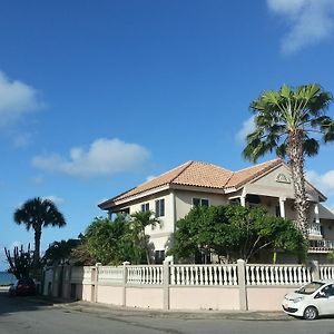 Le Chateau Ocean Villas Oranjestad Exterior photo