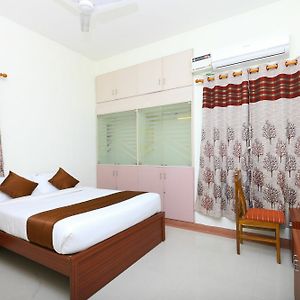 Oyo 10545 Sorgam Serviced Apartments Chennai Exterior photo